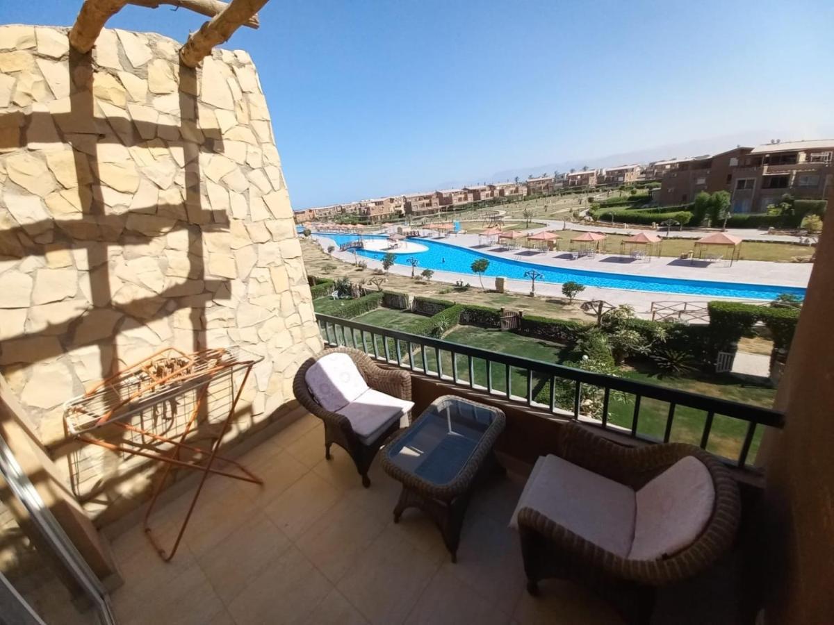 Chalet Marina Wadi Degla Families Only Pool View 2Nd Floor 6 Adults Ain Sukhna Exteriör bild